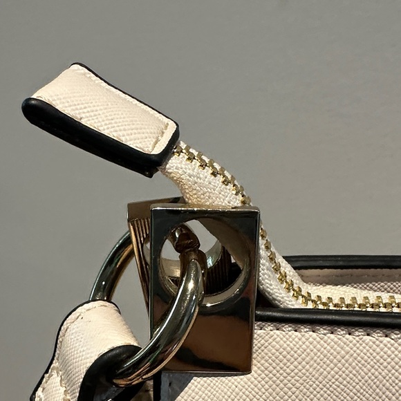 Dune NWOT Chic Cream and Gold Metallic Medium Bag Roomy 10x7x4 Drop approx 20” - Picture 4 of 11